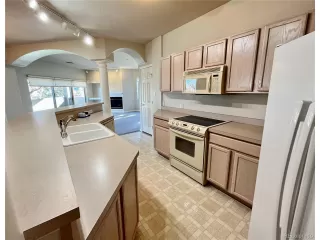 Photo #4: 4513622 Listing