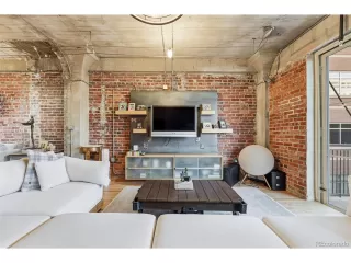 Photo #2: 4517572 Listing 