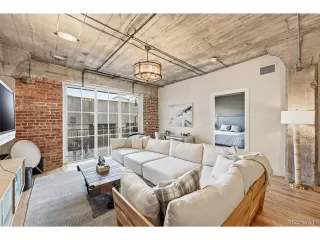 Photo #5: 4517572 Listing 