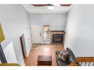 Photo #5: 4518675 Listing 