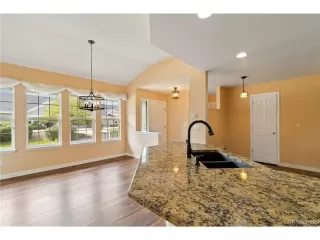 Photo #6: 4524450 Listing