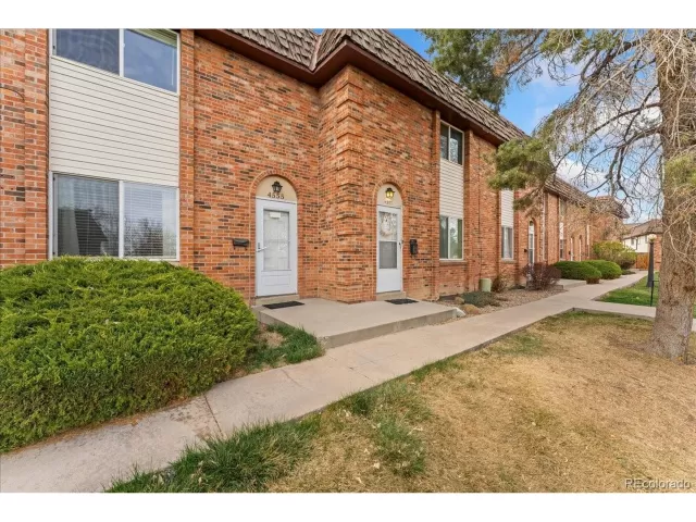 MLS: 4526557 Condo For Sale