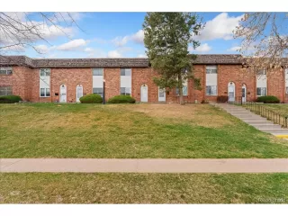 Photo #2: 4526557 Listing