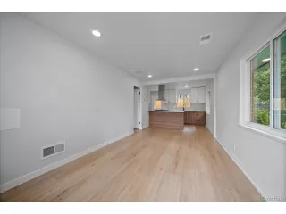 Photo #2: 4531976 Listing