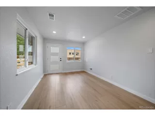 Photo #3: 4531976 Listing