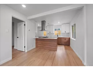 Photo #5: 4531976 Listing