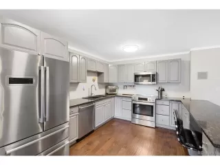 Photo #5: 4531981 Listing