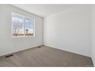 Photo #6: 4533502 Listing