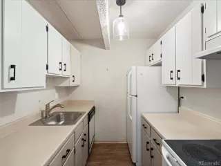 Photo #6: 4536580 Listing