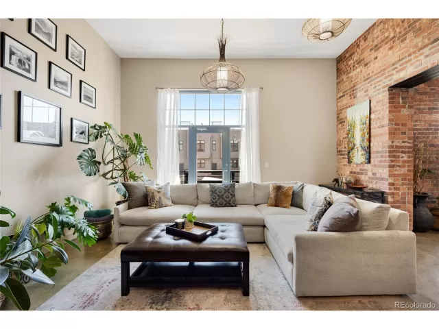 MLS: 4537931 Condo For Sale