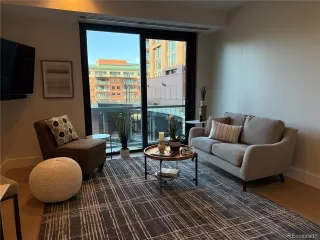 Photo #2: 4542364 Listing 