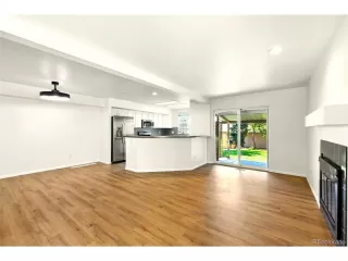 Photo #5: 4546857 Listing 