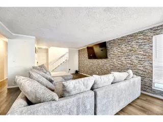 Photo #5: 4547092 Listing