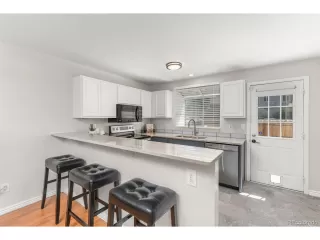 Photo #5: 4547880 Listing