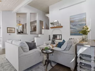 Photo #5: 4548094 Listing