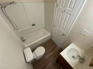Photo #6: 4548651 Listing