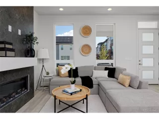 Photo #5: 4549316 Listing