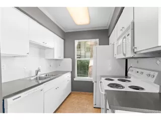 Photo #6: 4551396 Listing