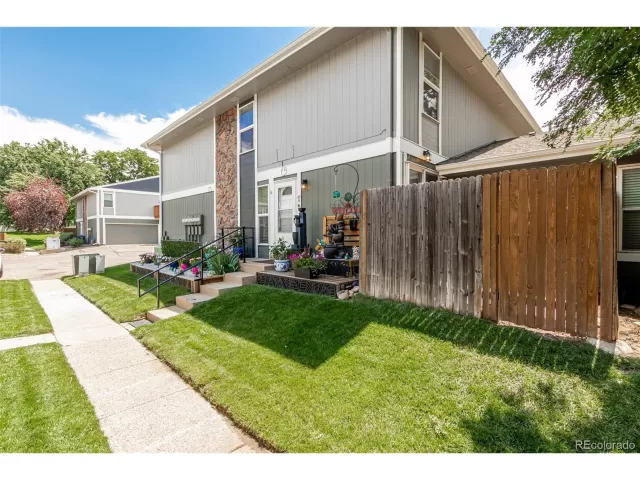 MLS: 4552375 Condo For Sale