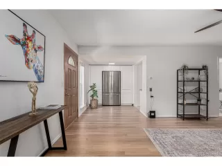 Photo #5: 4552375 Listing