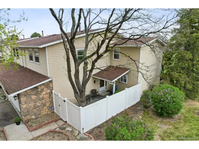 MLS: 4553267 Condo For Sale