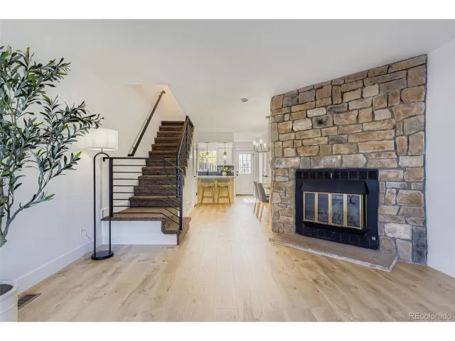 MLS: 4555068 Condo For Sale