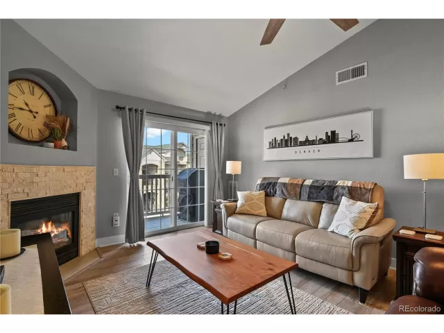 MLS: 4555674 Condo For Sale