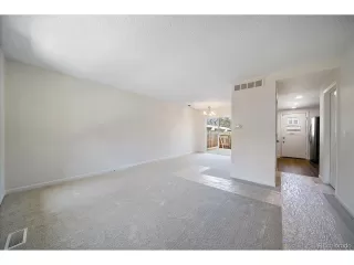 Photo #3: 4558806 Listing