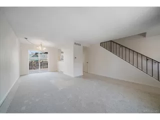 Photo #5: 4558806 Listing