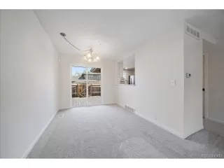 Photo #6: 4558806 Listing