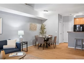 Photo #6: 4561706 Listing