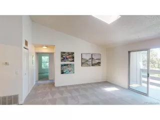 Photo #2: 4562669 Listing 