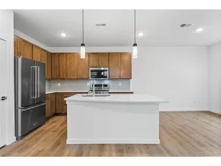 Photo #2: 4564297 Listing