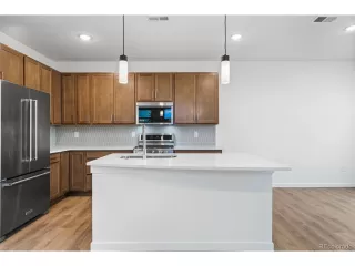 Photo #3: 4564297 Listing