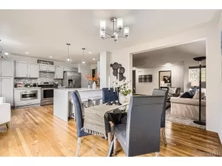 Photo #5: 4565523 Listing 