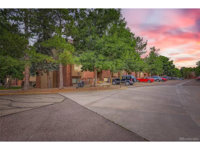 MLS: 4571452 Condo For Sale