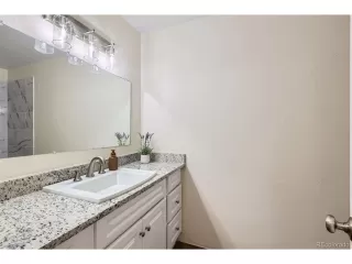 Photo #6: 4571452 Listing