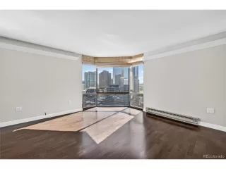 Photo #5: 4572882 Listing