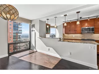 Photo #6: 4572882 Listing