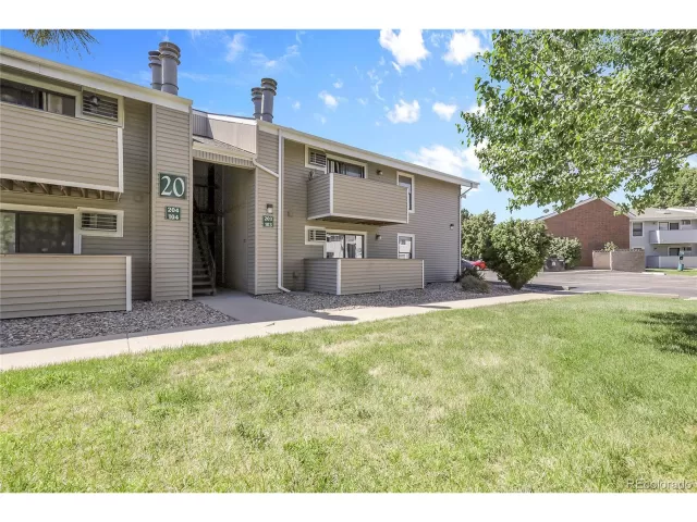 MLS: 4572972 Condo For Sale