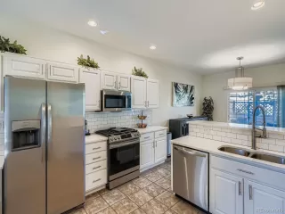 Photo #4: 4576807 Listing