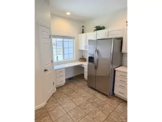 Photo #5: 4576807 Listing