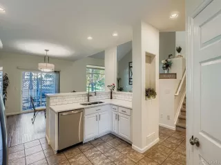 Photo #6: 4576807 Listing