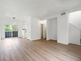 Photo #5: 4579001 Listing 