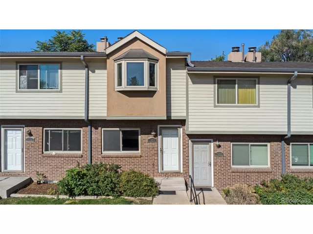 MLS: 4579594 Condo For Sale