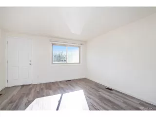 Photo #3: 4579594 Listing