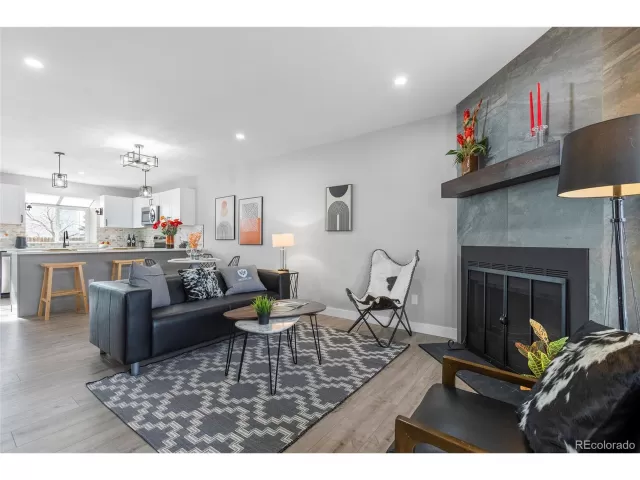 MLS: 4584790 Condo For Sale