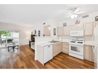 Photo #6: 4589656 Listing