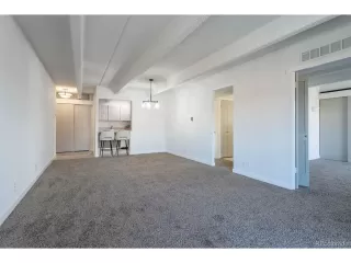 Photo #6: 4590070 Listing