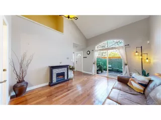 Photo #5: 4591708 Listing